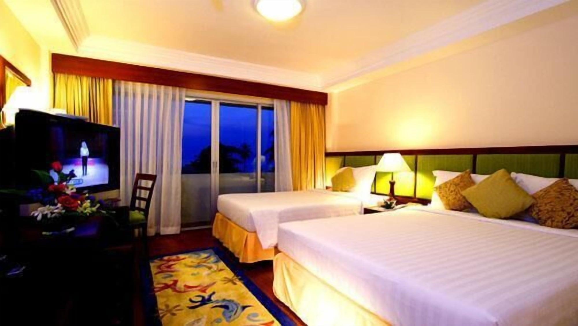 Kalim Resort Patong Exterior foto