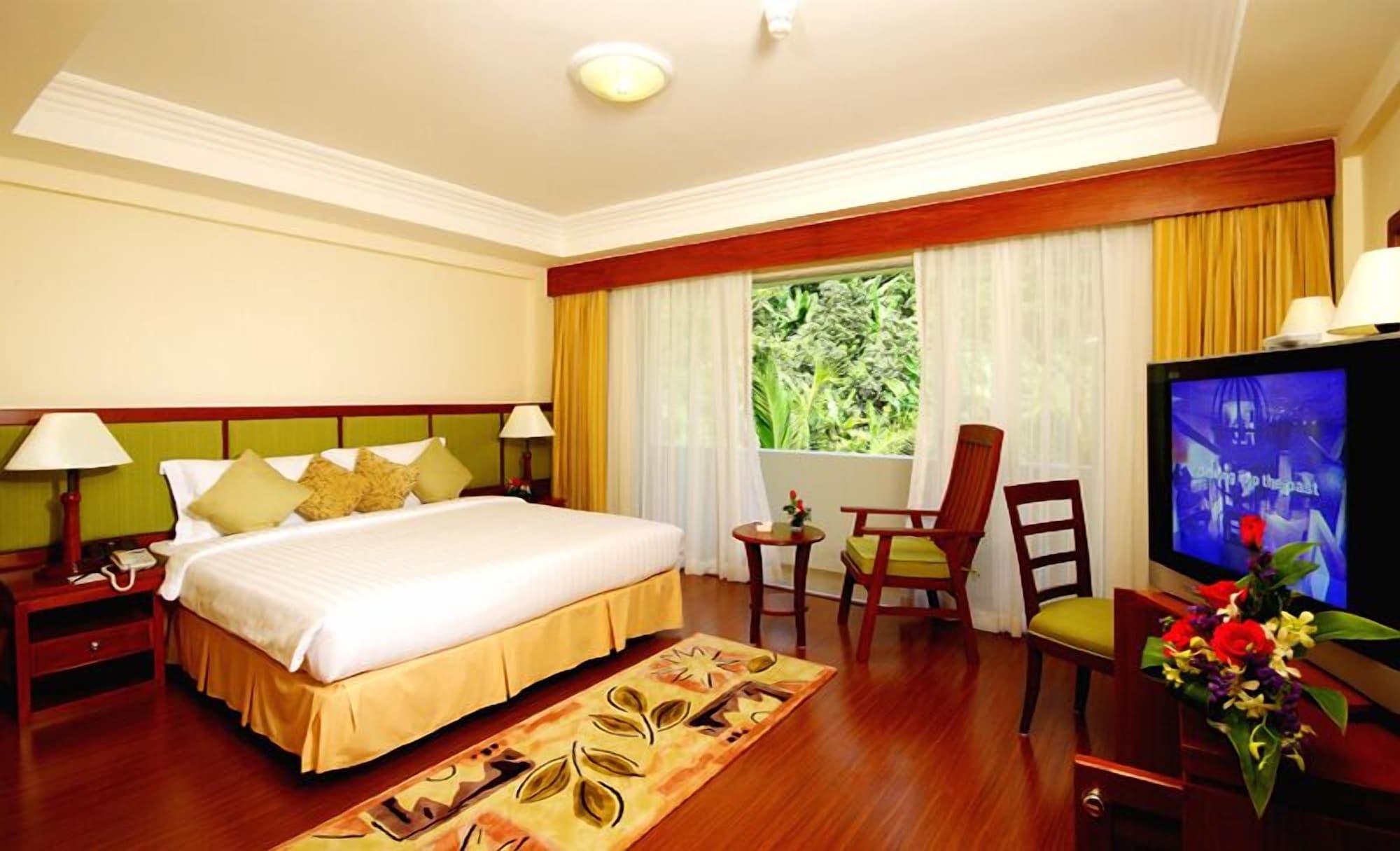 Kalim Resort Patong Exterior foto