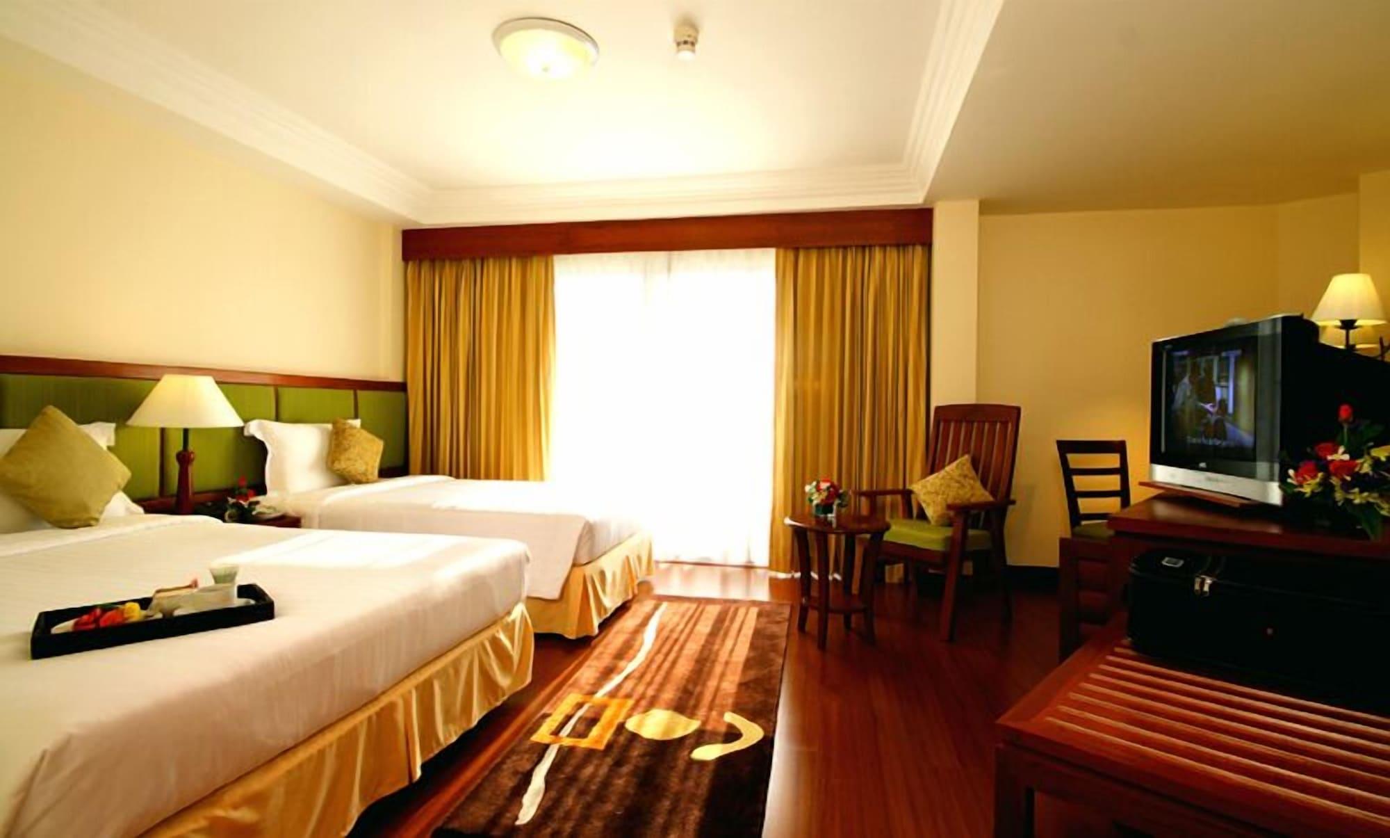 Kalim Resort Patong Exterior foto