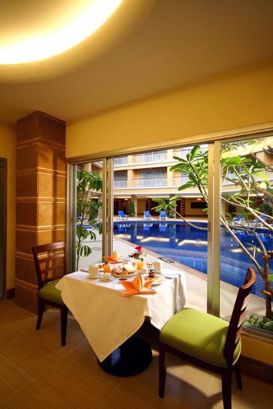 Kalim Resort Patong Exterior foto